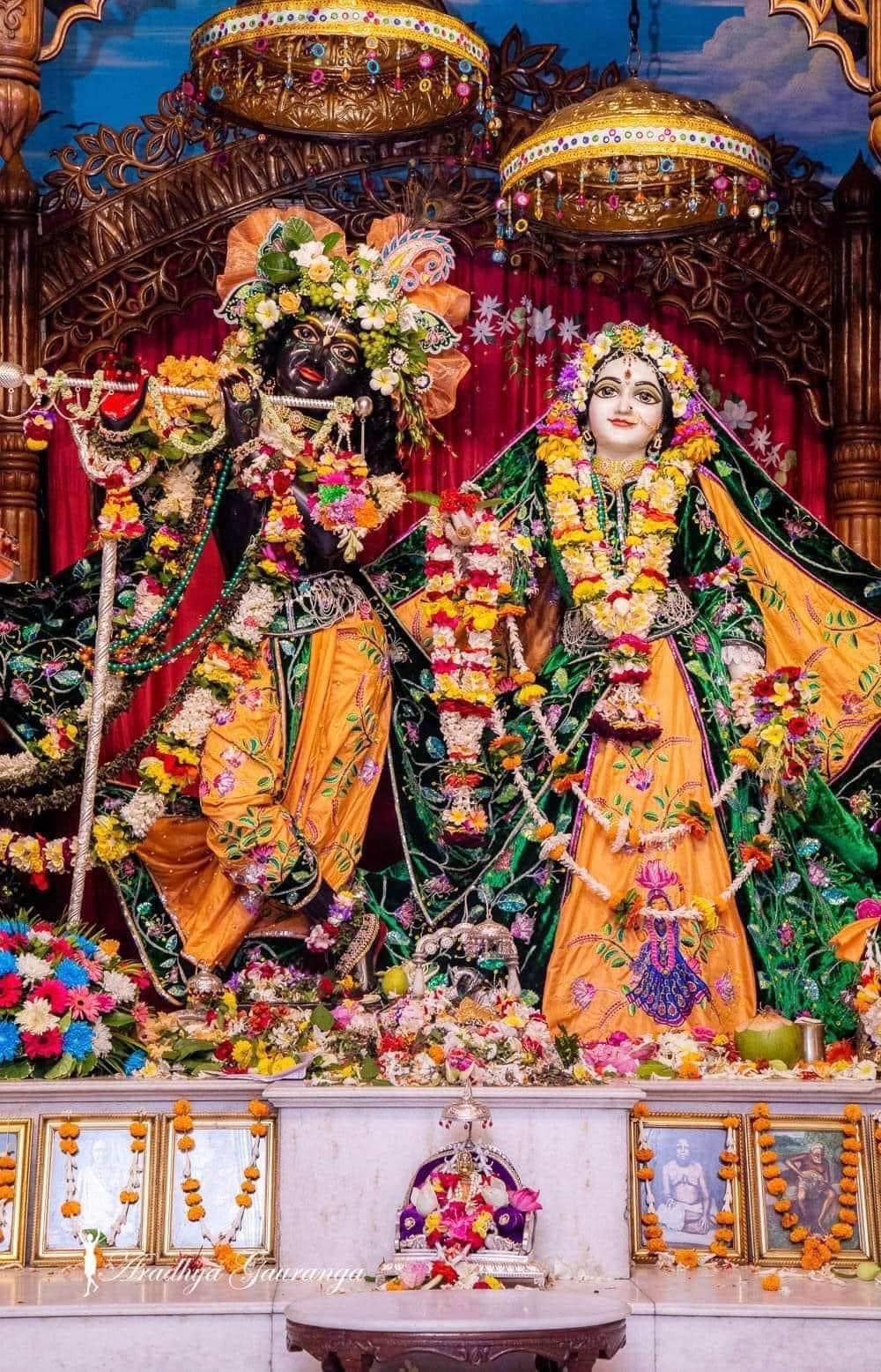 पवित्र मूर्ति