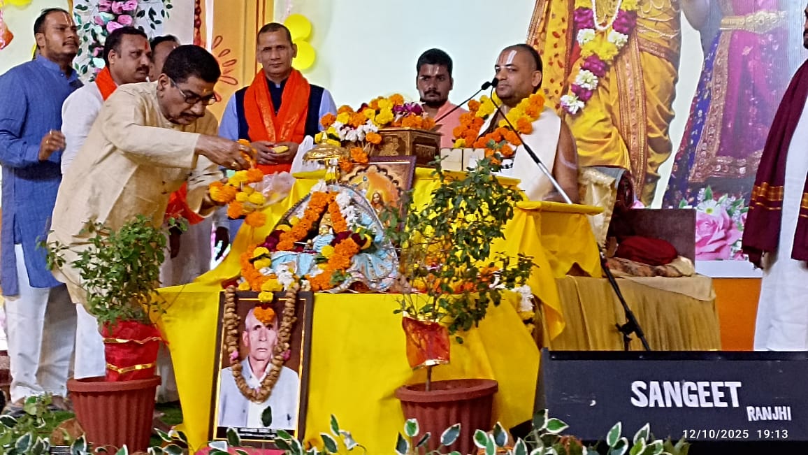 भाजपा नेता द्वारा गुरुजी के दर्शन